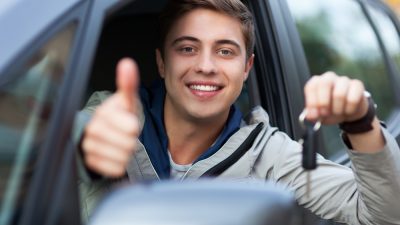 jeune-conducteur-voiture