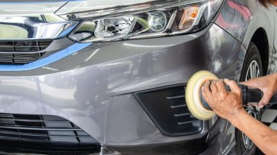 machine de polissage de voiture chez un pro