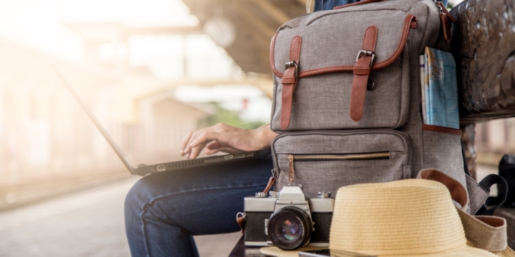 femme sac a dos voyage